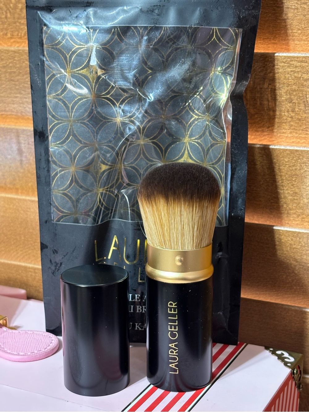 Laura Geller Retractable Airbrush Kabuki Brush